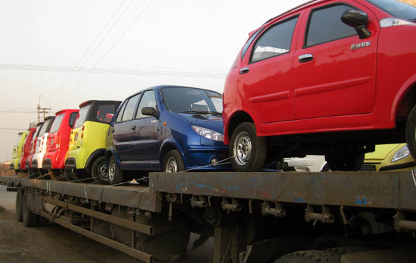 躍迪電動汽車發(fā)車現場