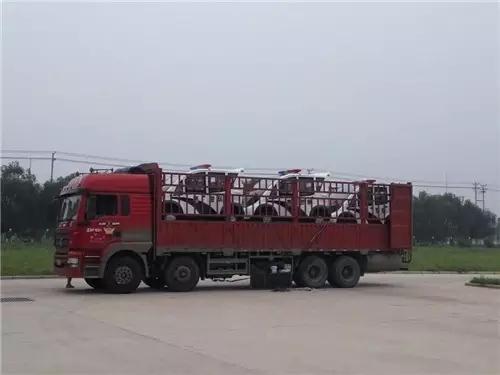 躍迪電動汽車裝車完畢準(zhǔn)備發(fā)車