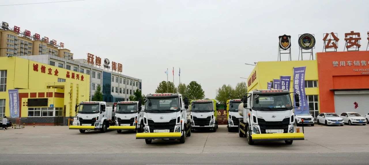 夏日降溫好幫手-躍迪集團(tuán)新能源灑水車、新能源綠化噴灑車發(fā)車